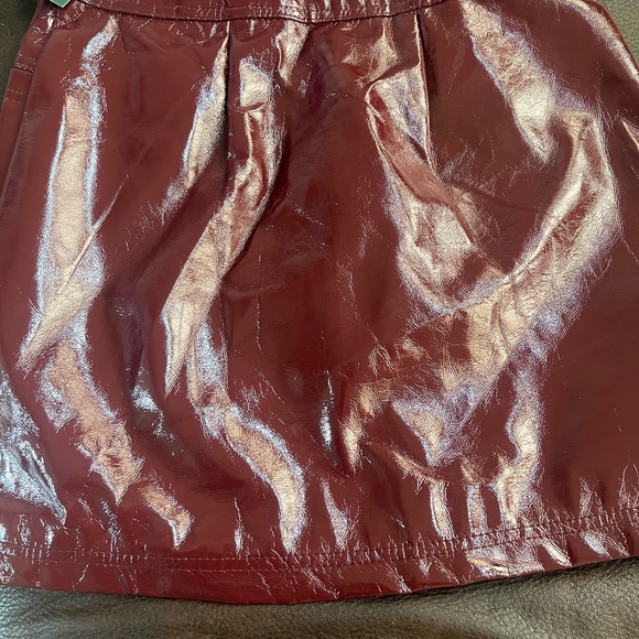 Beautiful maroon FAKE leather mini skirt - Picture 4 of 7
